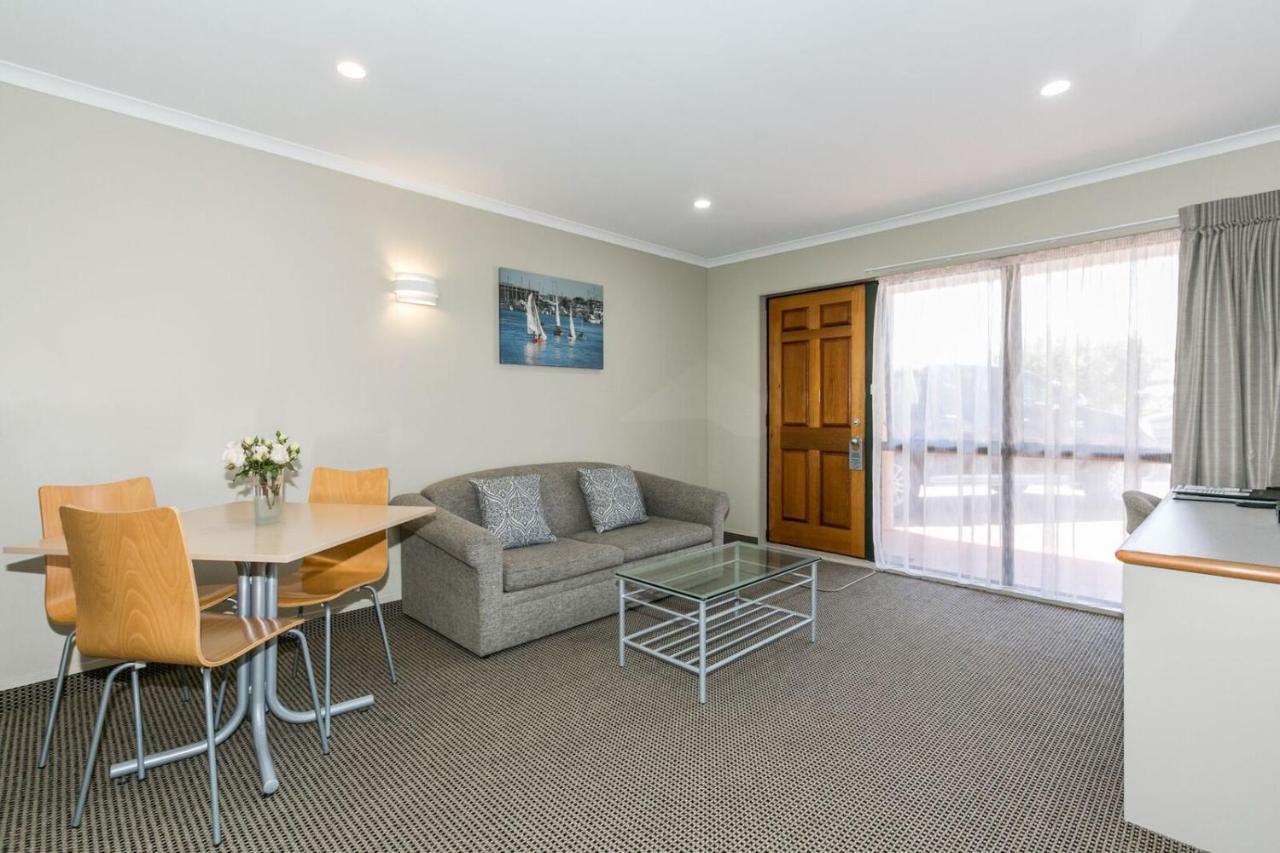 נאפייר Fairley Motor Lodge מראה חיצוני תמונה