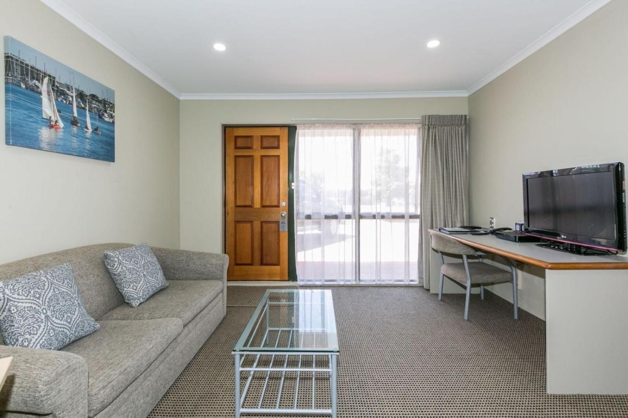 נאפייר Fairley Motor Lodge מראה חיצוני תמונה